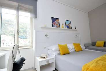 레지던스 Lovely 3 Bed House In Sorrento For Families