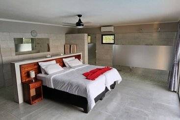 Отель Thandolwami Bush Lodge & Spa