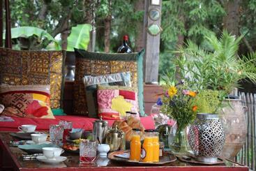 تختخواب و صبحانه De Tuinkamer