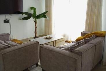 تختخواب و صبحانه Jamila Homes