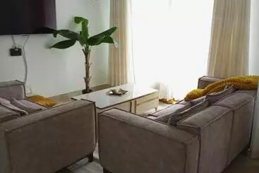 تختخواب و صبحانه Jamila Homes