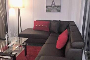 בית מלון כפרי Pelicanstay In Toronto Fashion District