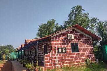 Hotelli Fabexpress Peacock Suites