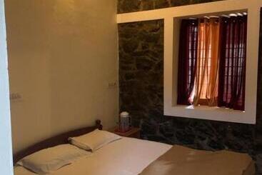 Albergue Vagamon 4 Large Family Rooms & 20 Bunk Beds Apartment 812 983 5682