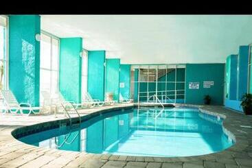 Crown Reef Resort & Waterpark