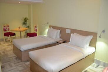 Hotel Oasis Surat