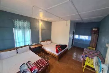 ホテル Sparrow Nest Cottages