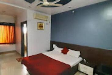 Hotelli Palkhi, Bhusawal