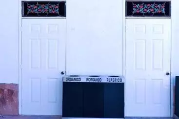 Huoneistohotelli Kalanchoe Poshtel Suites