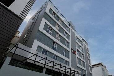 Hotel Super Townhouse The Cinco Bliss Near Ikea, Wells Forgo, Kims, Care Hospitals