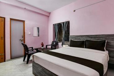 Spot On Hotel Pink Tree