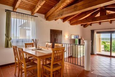 شقة فندقية Villas With Air Conditioning And Shared Pool, Just A Few Minutes From La Pelosa Beach