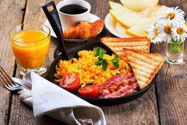 Hotelli Fabexpress Morjim Sea Waves