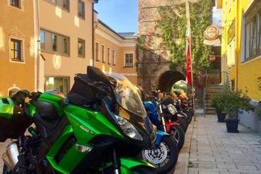 Hotelli Gasthof Zum Alten Turm