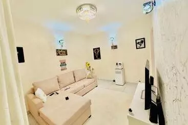 Bed and Breakfast Big Spot Apartment Next To Liazon Hotel