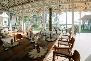 膳宿费 Senang Resort