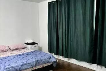 Pensione Near Toronto Pearson Airport Queen Room And Free Parking