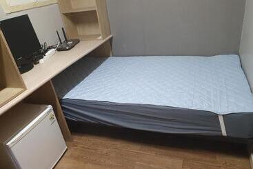 Szálló Halla Livingtel