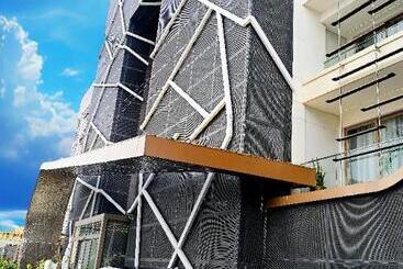 هتل The Delborough Lagos