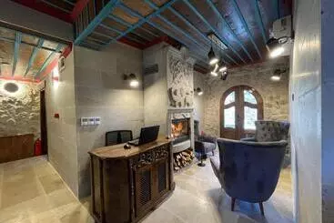 Hotel Leda Stone House