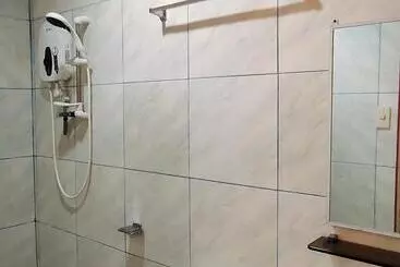 Hotelli Reddoorz @ Johsons Pension House Butuan City