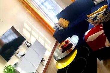 تختخواب و صبحانه White House Apartment