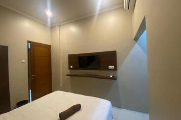 Hotel Oyo 93287 Pioneer Pasar Baru