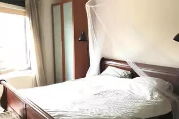 تختخواب و صبحانه Great House For Two In Amsterdam