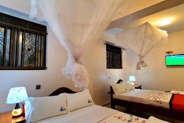 Hôtel Komar Lira City