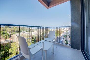 Appart'hotel Mayfair By Premier Suites Mt