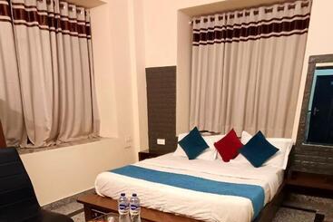 Vadamia Hotel & Resorts