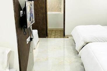 בית מלון כפרי Trishul Luxury Sangareddy