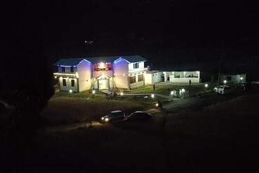 River Dine Hotel & Restaurant