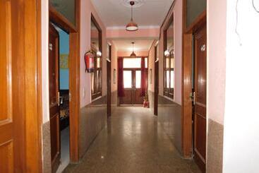 Hotel Friends Home Stay