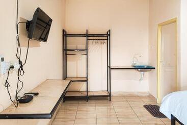 فندق Reddoorz Syariah Near Terminal Alam Barajo Jambi