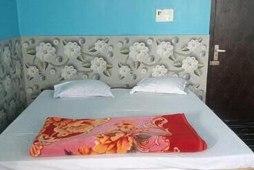 New Hotel Gautam Lodging & Fooding
