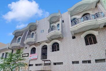 Oyo Flagship Hotel S Square Guest House