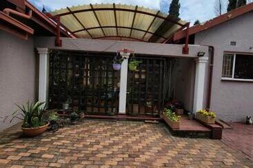Pension Susan Rest And Stay Over Cathy Str, Brackendowns Stays