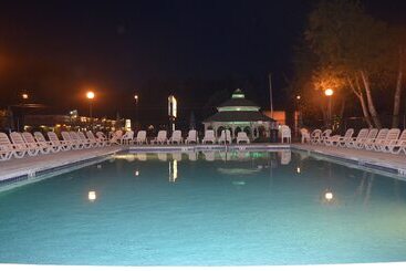 هتل Amber S Inn & Suites