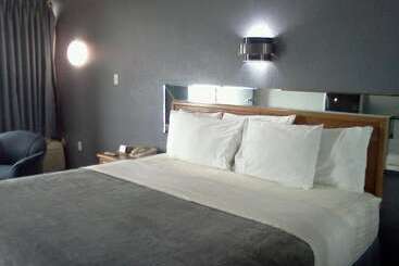 Hotelli Quail's Nest Inn & Suites