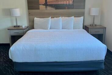 בית מלון כפרי The Beach Haus Resort