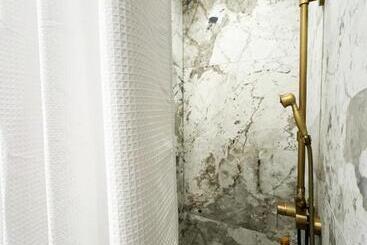 تختخواب و صبحانه La Chambre Des Trois églises