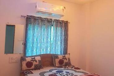 Hotel Madhav Palace Guest House