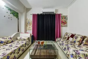 Hotel Super Oyo Aruna Banquet And Guest House