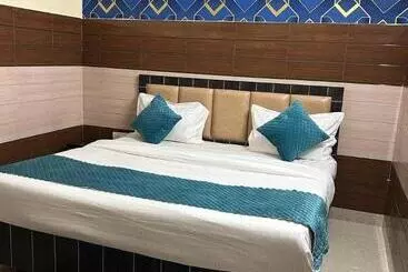 Play Hotel Kohinoor