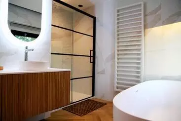 ベッドアンドブレックファースト Dionbulles & Dionlodge Guesthouse, Private Wellness Pool In Option