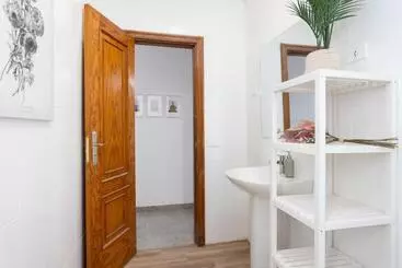 Pensione Eden Rentals 105 Surfy Stylish Bed&coffee Room