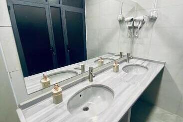 هاستل Friends Oasis