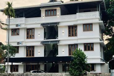 Hotel Halo Residency