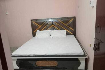 Oyo 81193 Hotel Blue Moon